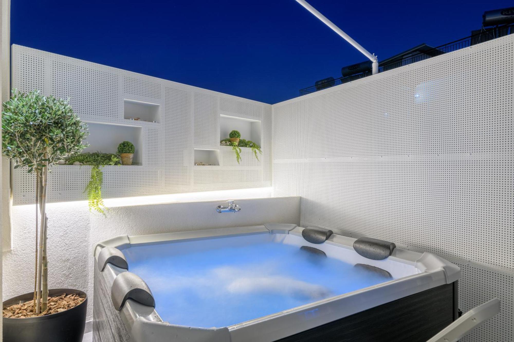 Central Sunny Loft With Plunge Pool Афины Экстерьер фото