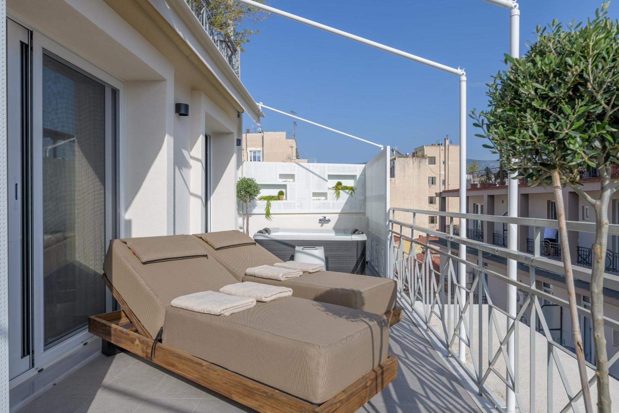 Central Sunny Loft With Plunge Pool Афины Экстерьер фото